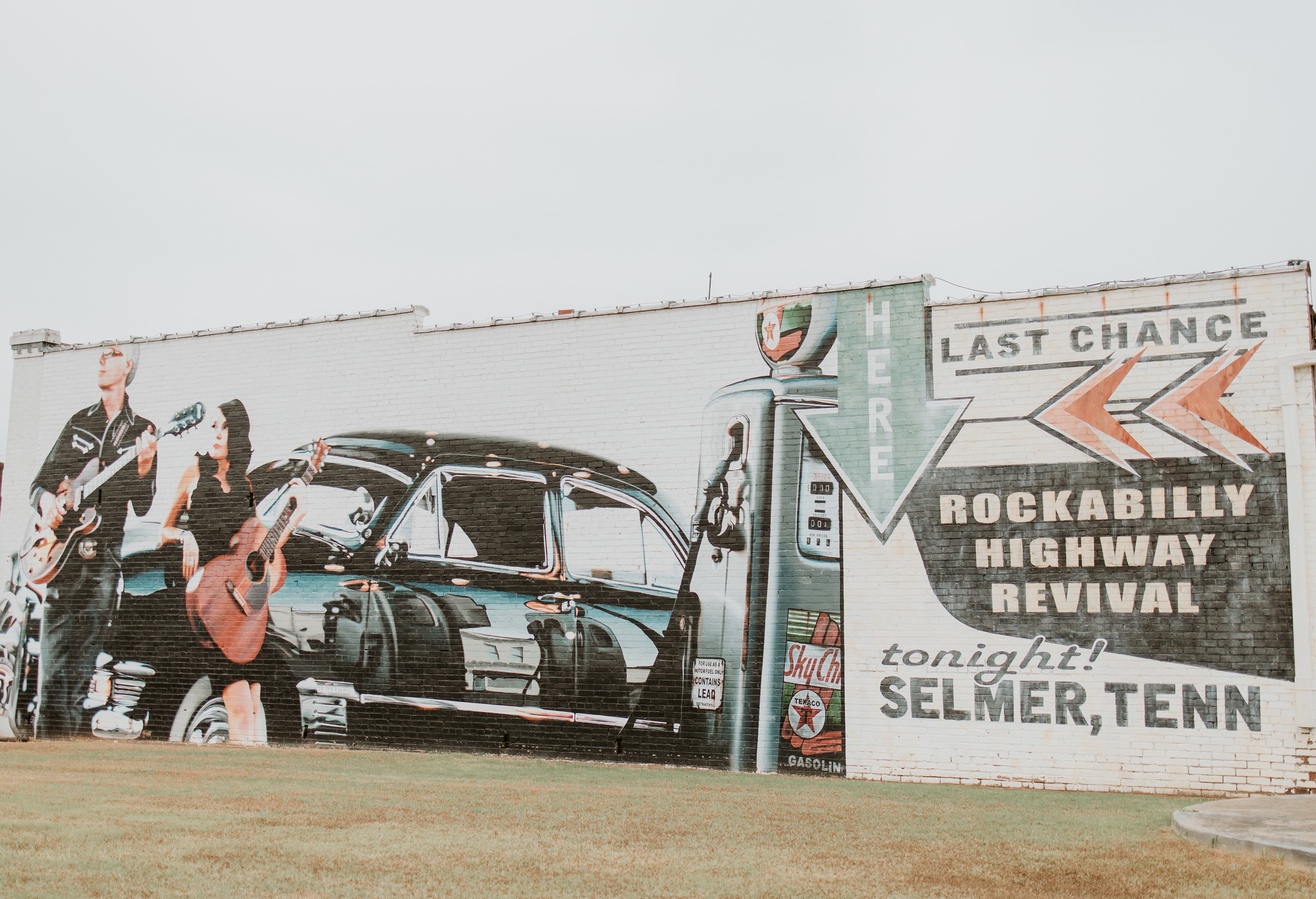 Rockabilly Highway Revival mural in Selmer, Tennessee